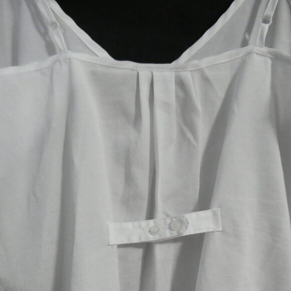 SEDUCTIONS | medium | Elegant White V-Neck Strappy Top - Picture 11 of 15